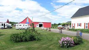 Chez les Maury – Camping à la ferme – Les Vins de l’Acadie (Winery)